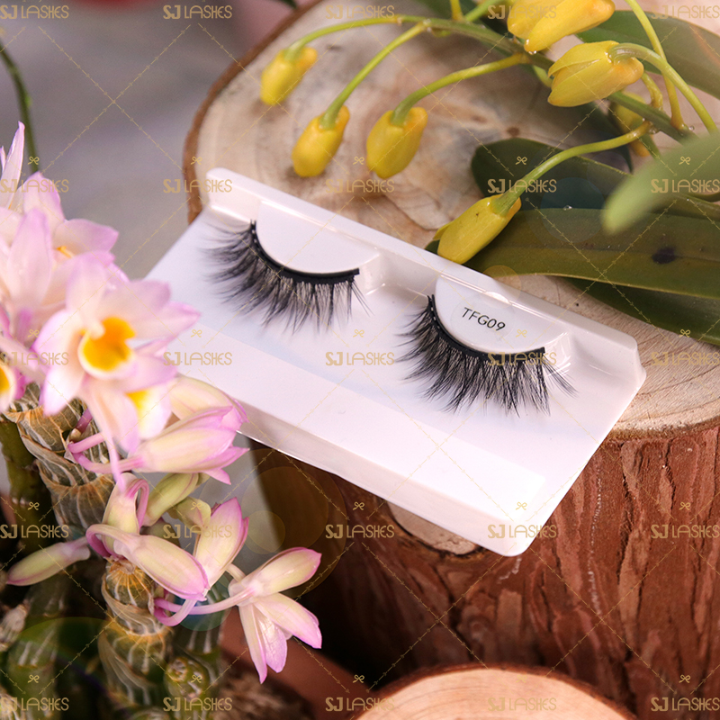 12 Magnets Vegan Silk Lashes #TFG09